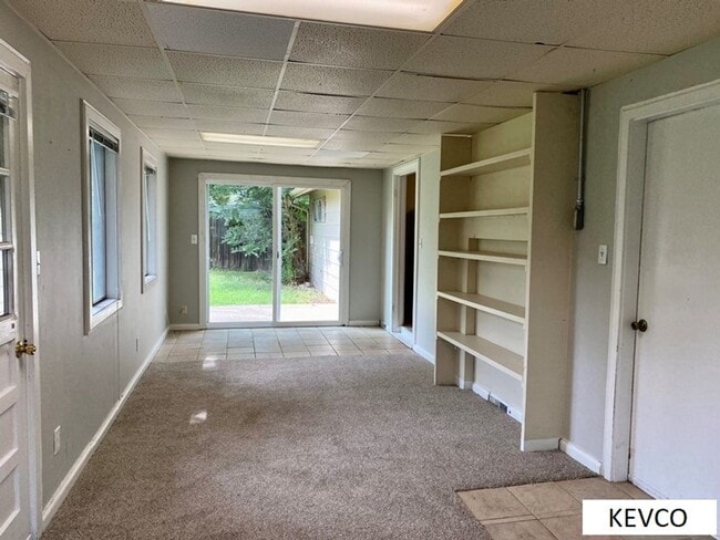 Building Photo - Ranch-Style Home in Campus West, Near Foothills