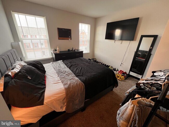 Building Photo - 154 Sachem St