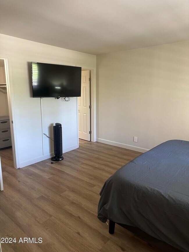 Building Photo - 7625 E Camelback Rd