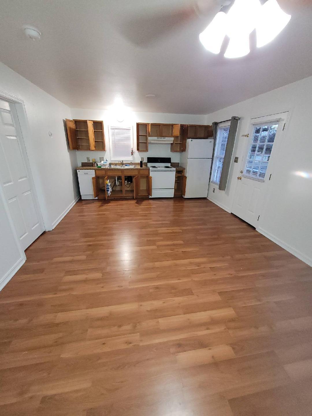 Building Photo - 832 W Eagle St