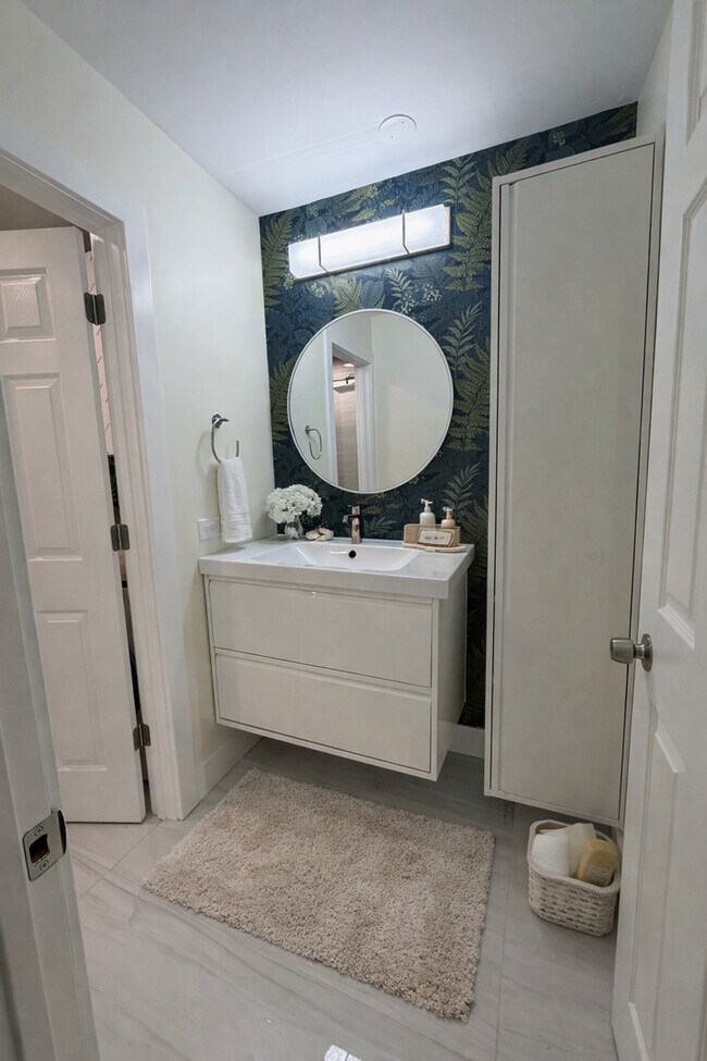 Building Photo - 16W481 Lake Dr