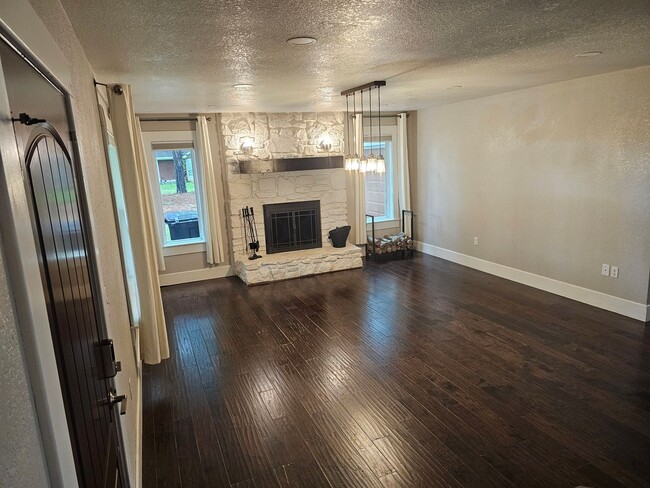 Building Photo - 2710 Hwy 348