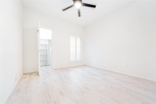 Building Photo - 11711 Memorial Dr