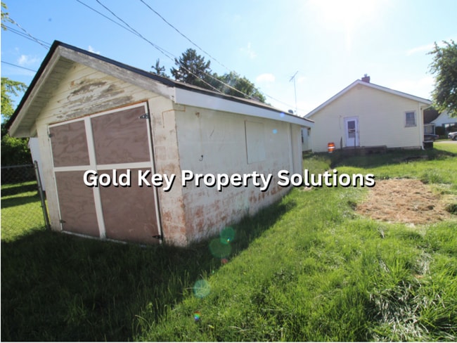 Building Photo - Spacious 2 BR 1 BA House with Central Air and Enclosed Porch (SECTION 8 APPROVED)
