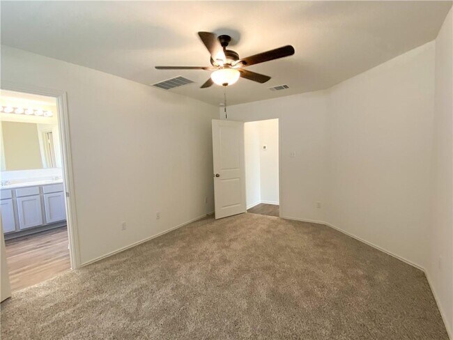 Building Photo - 301 Greatest Gift Wy