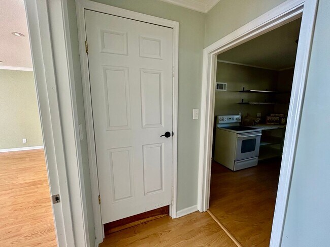 Building Photo - Amazing Home in Tahoma Terrace!