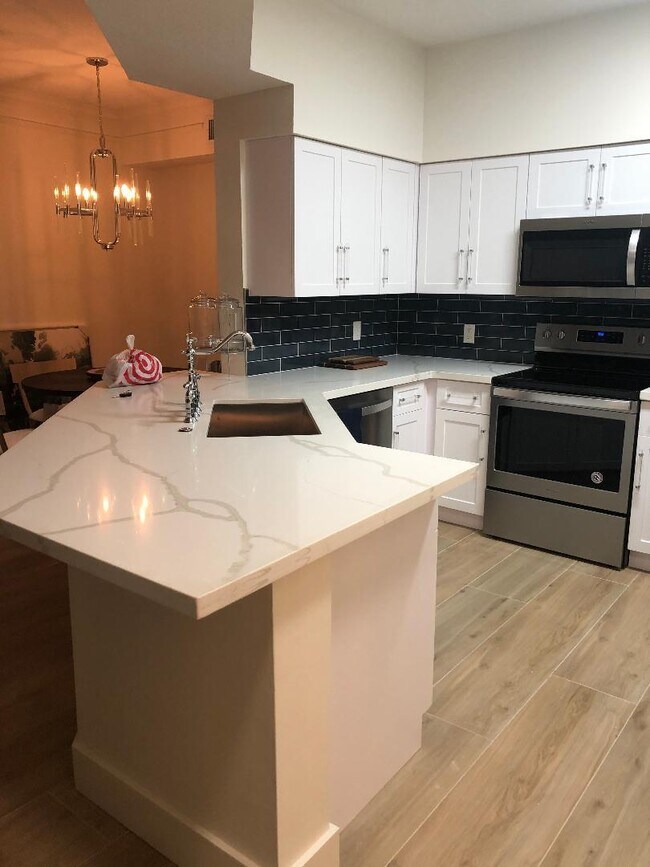 Building Photo - 9905 Baywinds Blvd