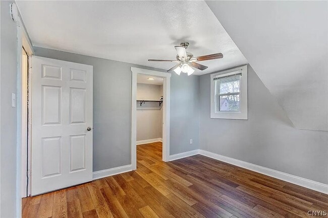 Building Photo - 203 Maple St