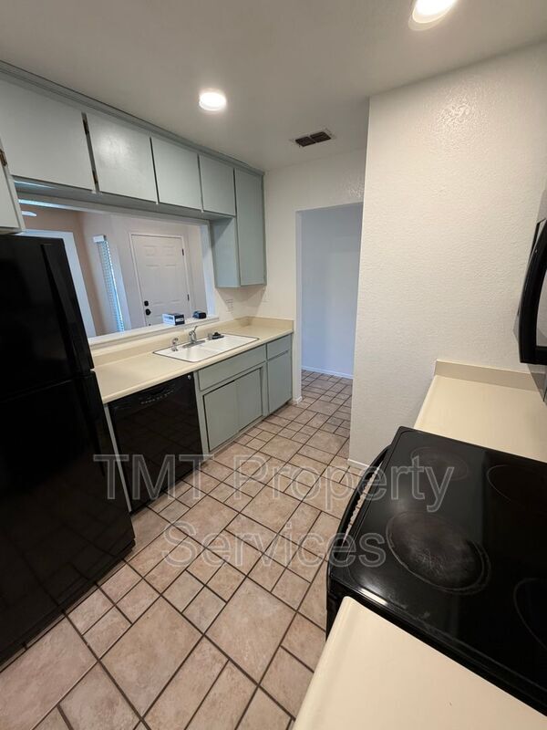 Building Photo - 7457 Windbridge Dr