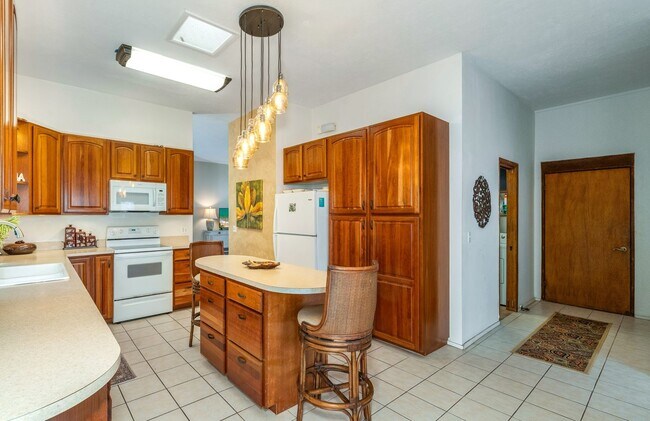 Building Photo - Fully Furnished, 3 Bed/3 Bath, Waiehu Heig...