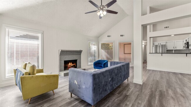 Building Photo - 2107 Charlton House Ln