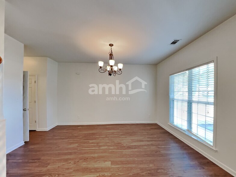 Building Photo - 106 E Cavendish Dr