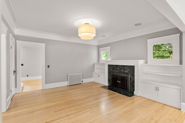 Building Photo - Stunning Portland Heights Craftsman for Re...