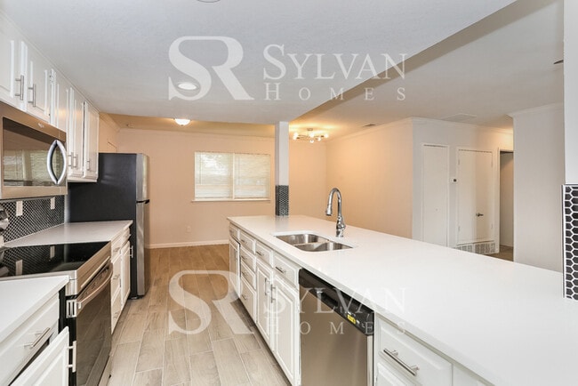 Building Photo - Lease today! No extra charge for contentment and relaxation!