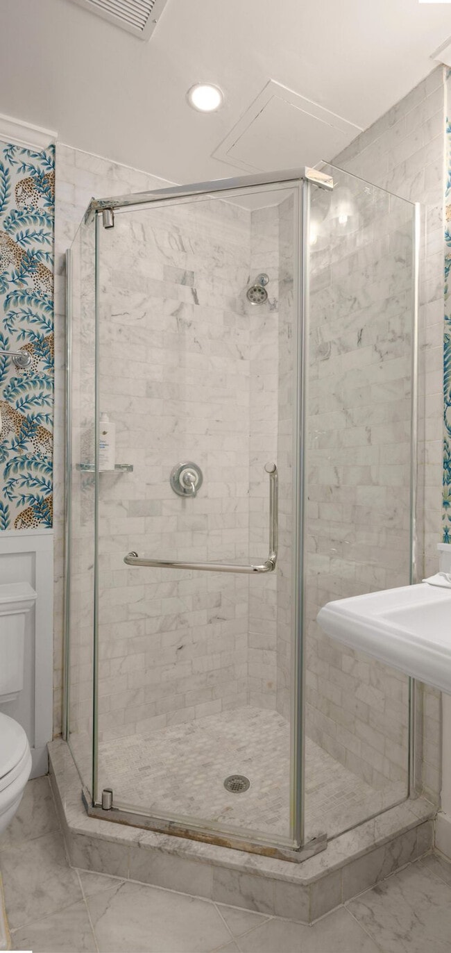 Building Photo - 49 W 16th St