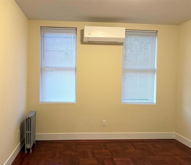 Building Photo - 39-47 50th Avenue Unit 2nd Fl.