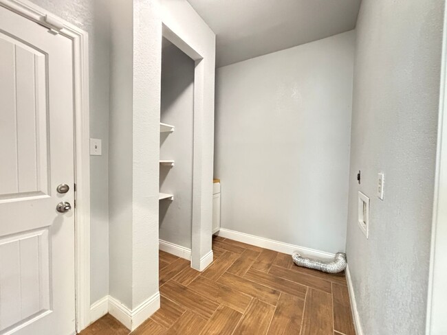 Building Photo - Updated Single Family Home with community ...