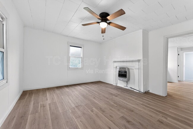 Building Photo - 44 Holbert Ave