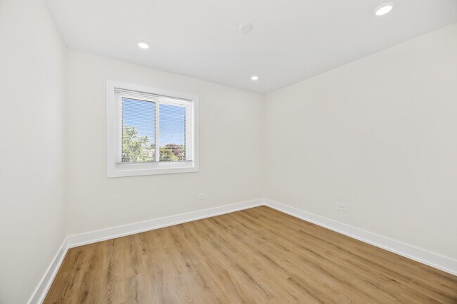 Building Photo - 10205 Dearlove Rd