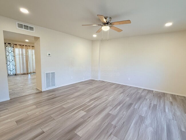 Building Photo - 6742 N 43rd Ave