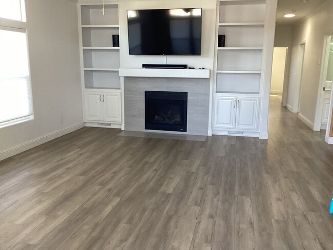 Building Photo - Live Oak