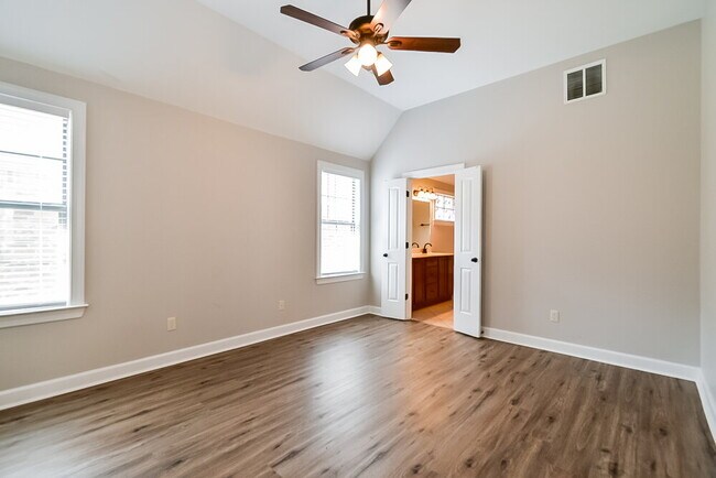 Building Photo - 7393 Brentridge Dr