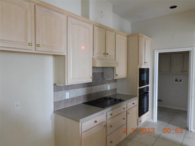 Building Photo - 4930 Julia Ct