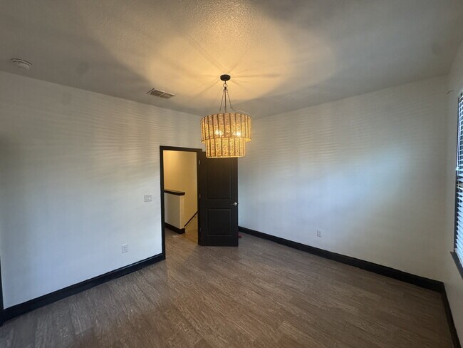 Building Photo - 331 N Trask St