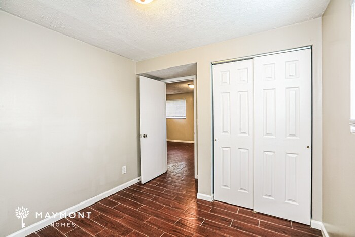 Building Photo - 5864 Brouse Dr