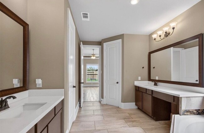 Building Photo - 1630 Mahan Dr