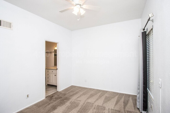 Building Photo - 1718 S Longmore