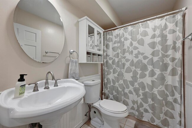Building Photo - 9209 Rock Way Dr