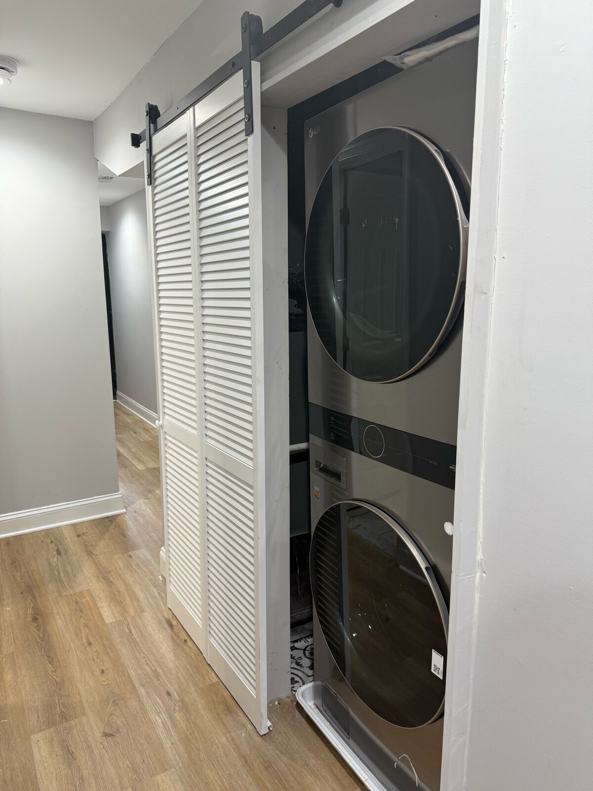 Building Photo - 2317 Barclay St