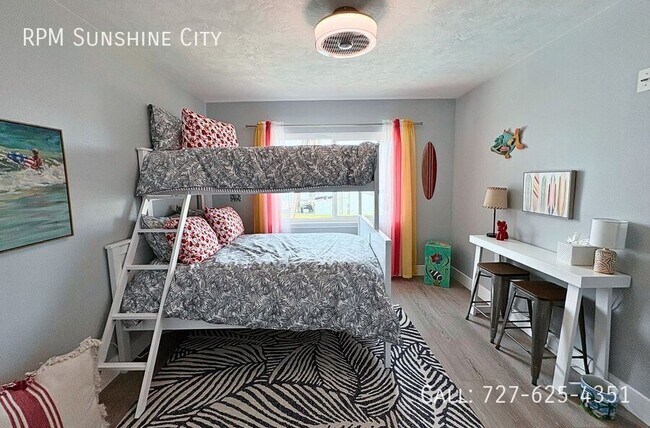 Building Photo - 10128 Yacht Club Dr