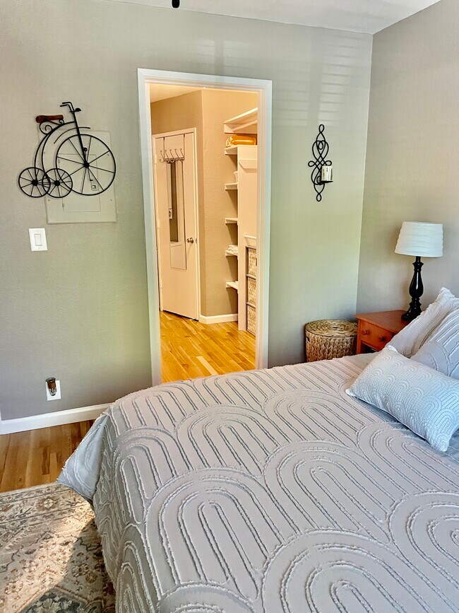 Building Photo - 2923 Tierra Verde E