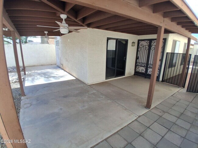 Building Photo - 4813 W Doria Dr