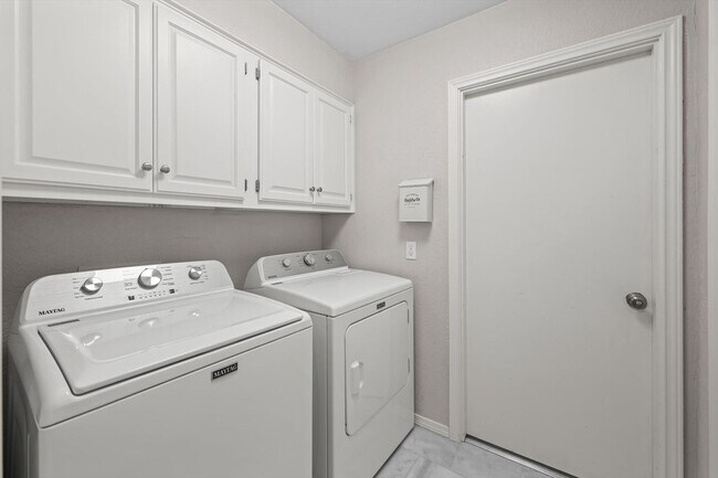 Building Photo - Two reasons to stop scrolling: the schools and the bathrooms. 3/2/2 Home in Putnam City Northaven...