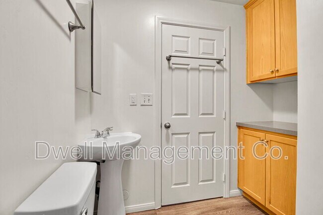 Building Photo - 9105 Rosedale Dr