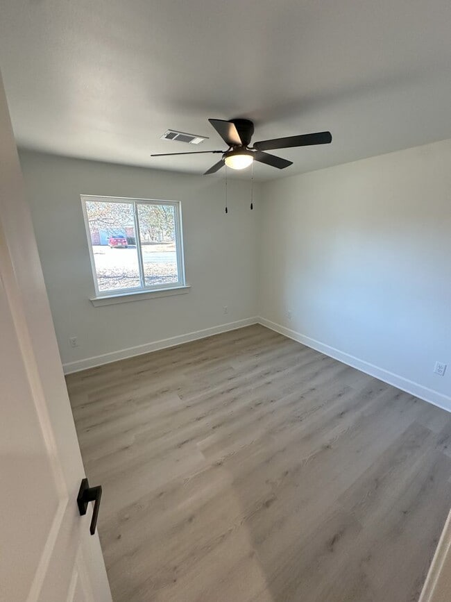 Building Photo - 169 Wildflower Dr