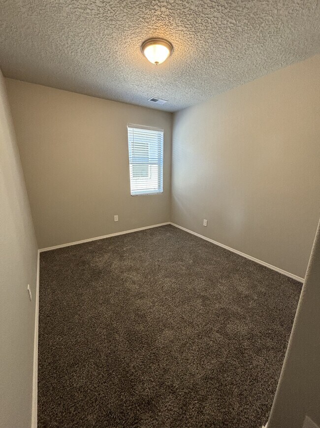 Building Photo - 598 Turmalina Dr SE