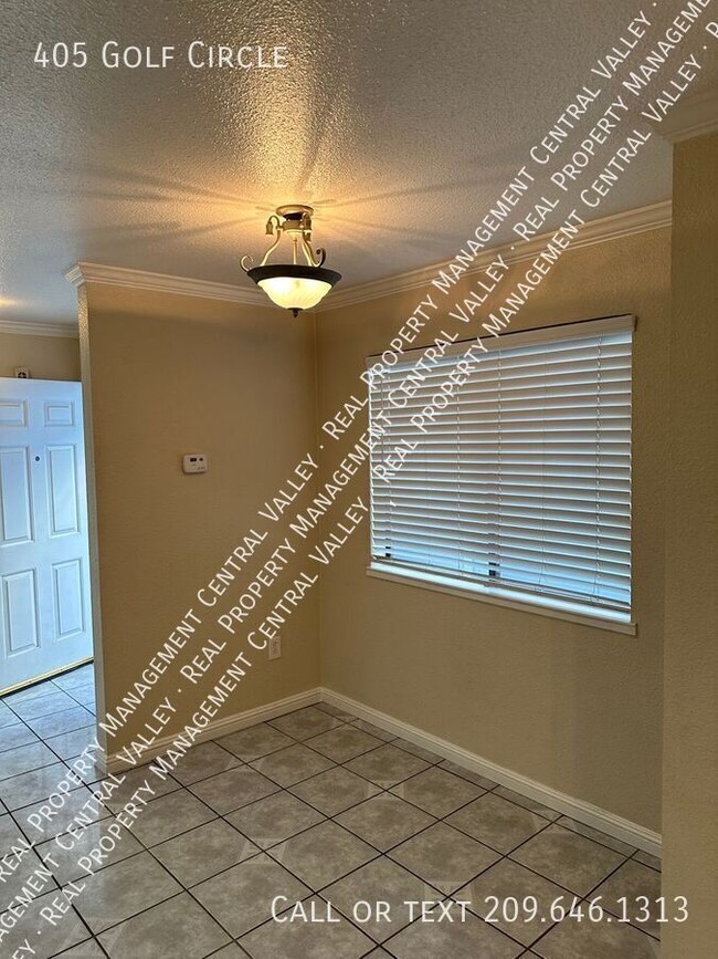 Building Photo - Manteca Golf Villa 3 Bedroom Home