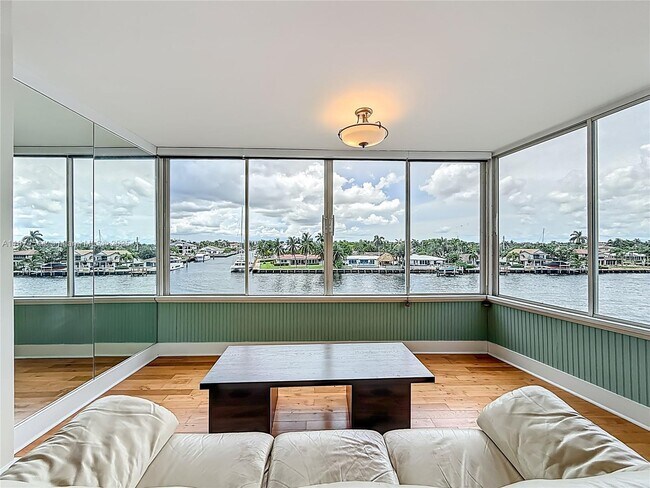 Building Photo - 401 N Riverside Dr
