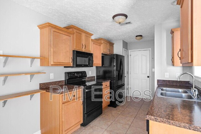 Building Photo - 3565 Southwood Dr