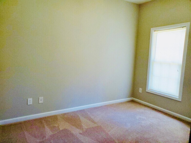 Building Photo - 651 Ganyard Farm Way