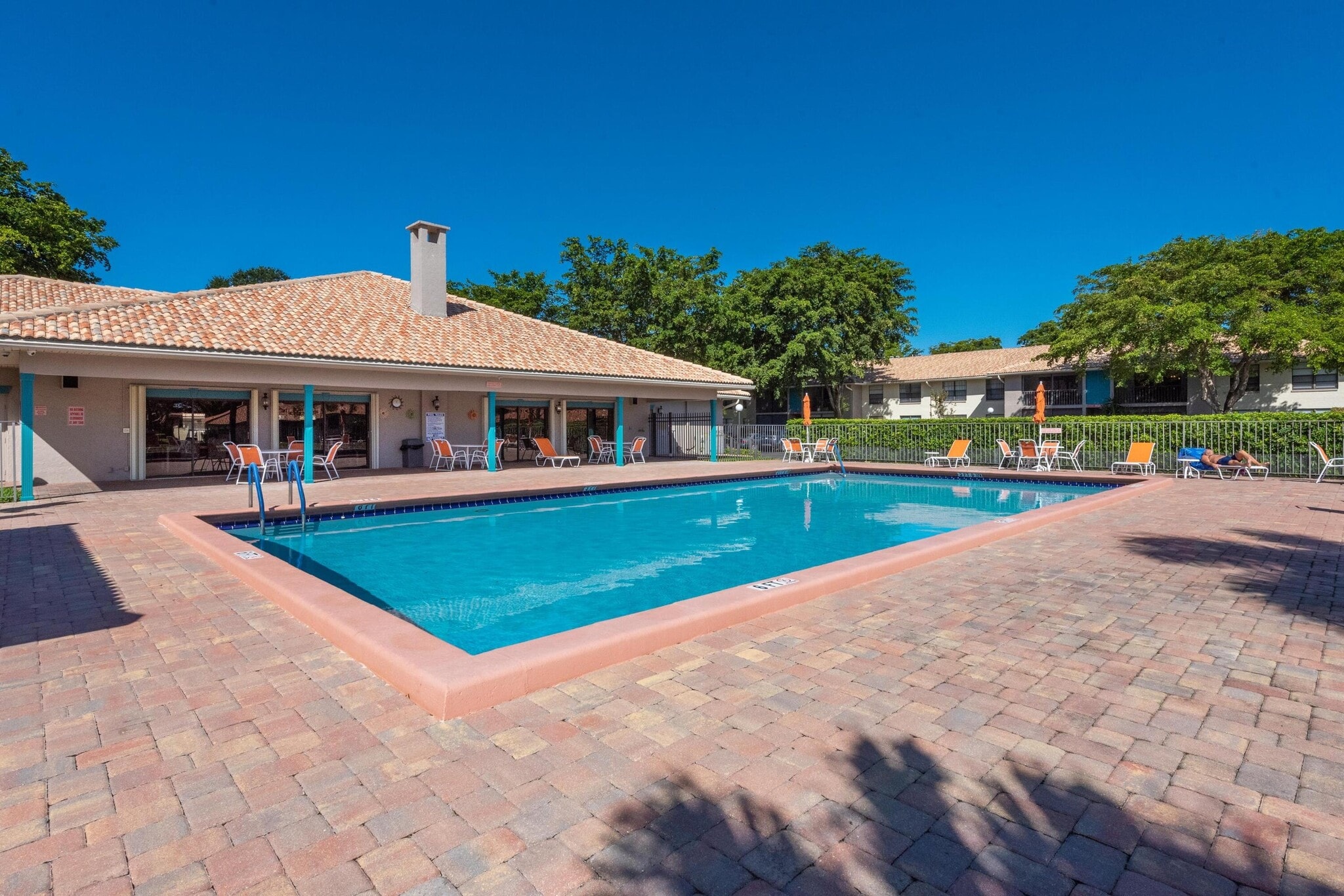 Building Photo - 9930 Pineapple Tree Dr
