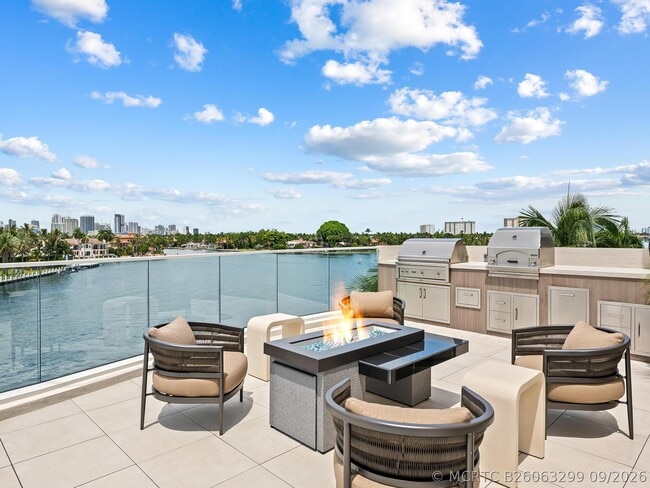 Building Photo - 3055 Harbor Dr