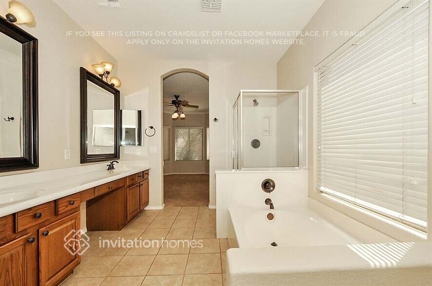 Building Photo - 3127 S Benton Cir