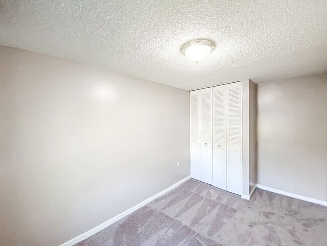 Building Photo - Beautifully Maintained 3 Bed 2 Bath Single...
