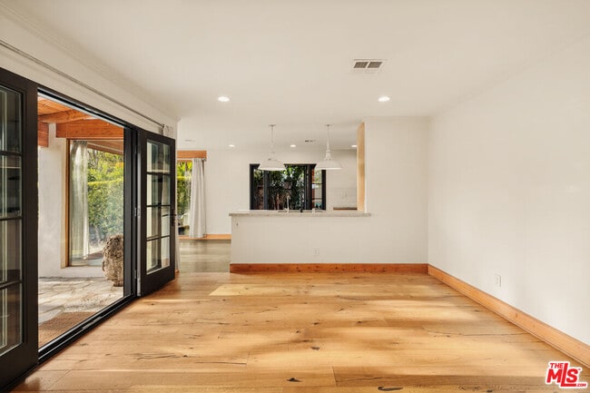 Building Photo - 826 N Kilkea Dr