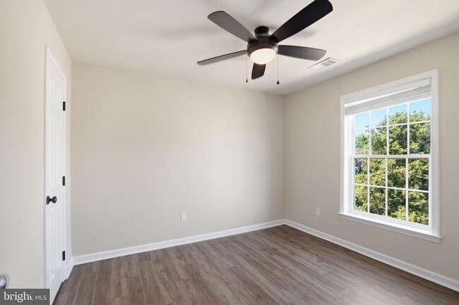 Building Photo - 5504 Sacramento Mews Pl